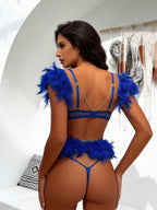 Soft Wings - Set Lenjerie Sexy Albastru cu Pene și Lanțuri Aurii – Sutien, Portjartier și Tanga